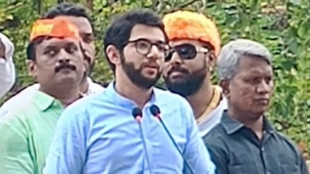 aditya thackeray slams maharashtra government policy for industries