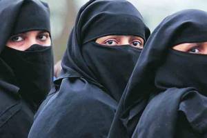 controversy over distribution of burkha by shinde group