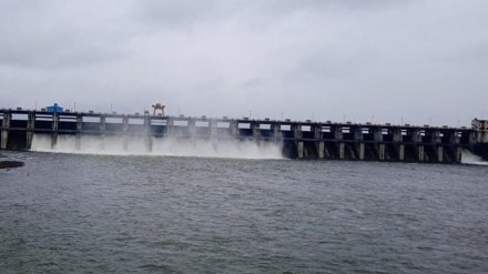 wardha district water discharged from dams