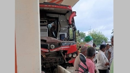 truck hit a private bus