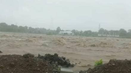 flood in wardha river