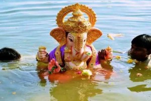 Ganesh immersion processions without band in Thane