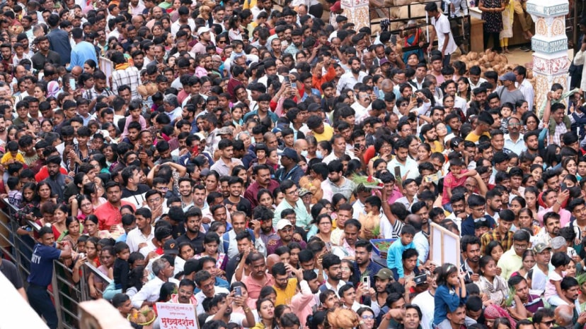 During Ganeshotsav, people thronged at Shivaji road near Dagdusheth in large numbers as it was the last Sunday to witness the spectacle.Express Photo By Pavan Khengre,15.09.24,Pune.