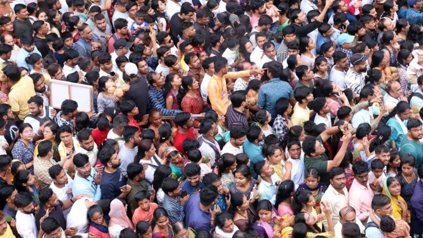 During Ganeshotsav, people thronged at Shivaji road near Dagdusheth in large numbers as it was the last Sunday to witness the spectacle.Express Photo By Pavan Khengre,15.09.24,Pune.