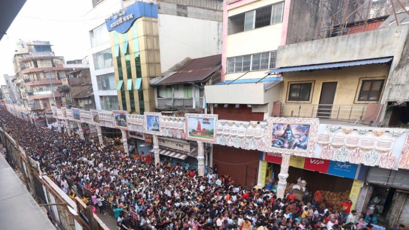 During Ganeshotsav, people thronged at Shivaji road near Dagdusheth in large numbers as it was the last Sunday to witness the spectacle.Express Photo By Pavan Khengre,15.09.24,Pune.