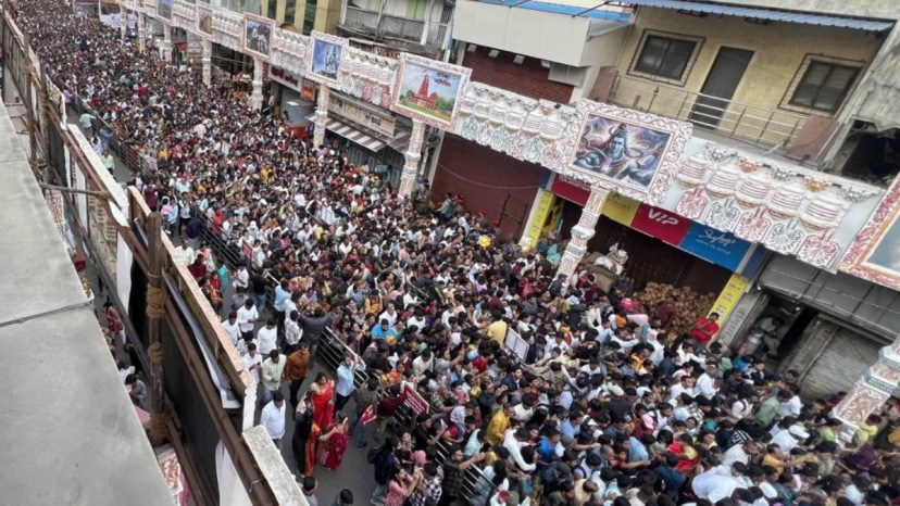 During Ganeshotsav, people thronged at Shivaji road near Dagdusheth in large numbers as it was the last Sunday to witness the spectacle.Express Photo By Pavan Khengre,15.09.24,Pune.