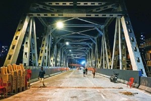 Second girder installation of Gokhale Bridge The other side of the bridge will be opened in the month of April Mumbai new