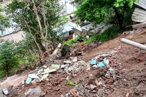 House collapse in dangerous Kazigadi area along Godavari in Nashik nashik