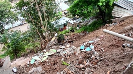 House collapse in dangerous Kazigadi area along Godavari in Nashik nashik