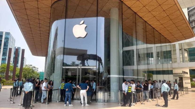 iPhone 16 first sale in India today