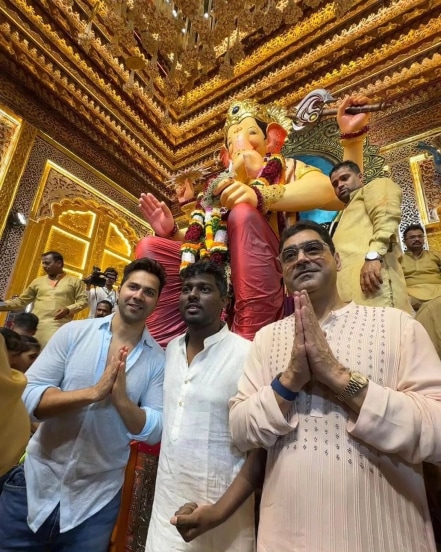 varun dhawan atlee kumar lalbaug raja ganpati darshan, varun dhawan atlee kumar lalbaug raja ganpati darshan photos, varun dhawan,