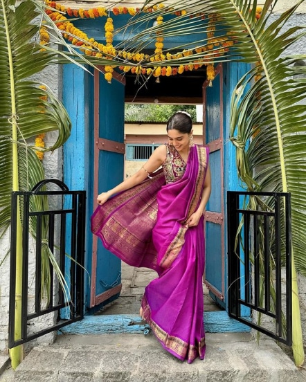 sharvari wagh saree look