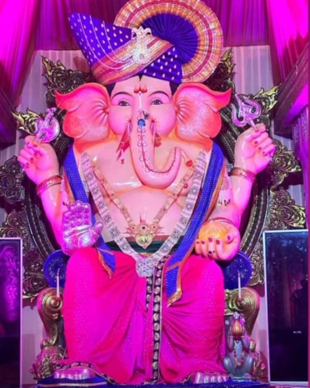 raj thackeray ganpati darshan photos, goregaoncha raja