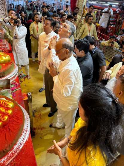 Sharad Pawar lalbaugcha Raja Darshan