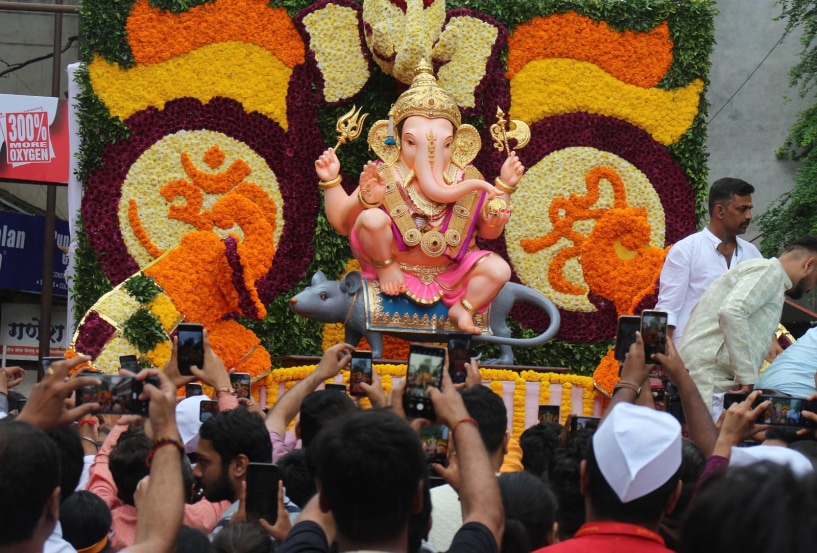 guruji talim mandal ganpati pune photo 2024