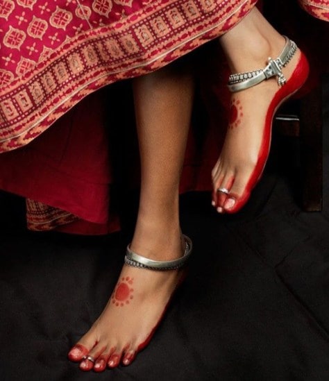 decoration of feet