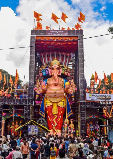 Ganesh idols installation