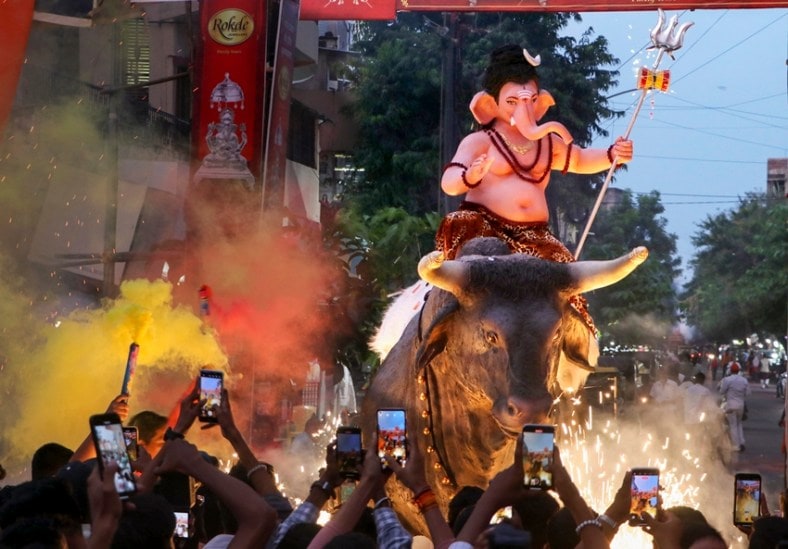 Nagpur Ganesh Utsav procession