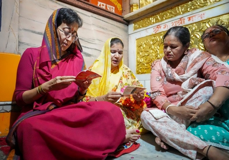 Atishi seeks Hanuman blessings