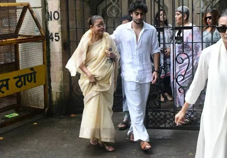 Actors in Anil Mehta's funeral