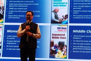 union minister kiren rijiju interacted with students at the yuva connect program held at modern college