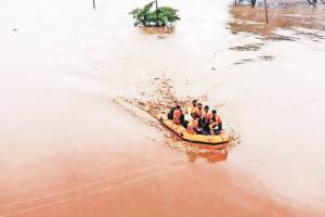 three killed 135 houses collapsed and 80 animals washed away after rain havoc in marathwada