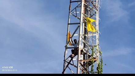 To support hunger strike Dhangar community member climbed mobile tower