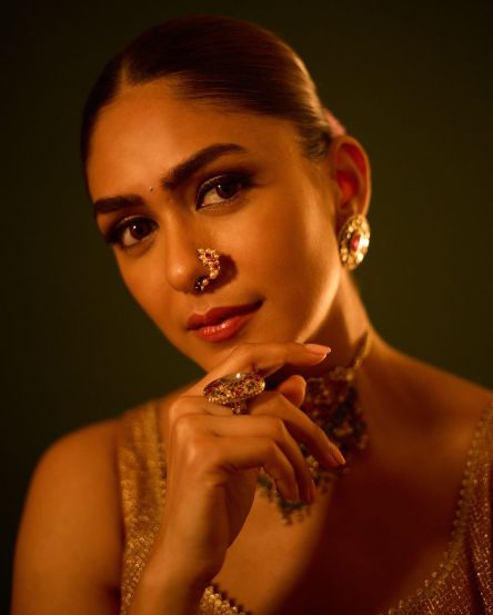 mrunal thakur latest photos