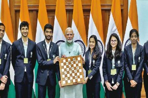 Prime Minister Narendra Modi met gold medal winners in Chess Olympiad sport news