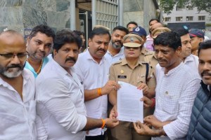 mva protest in front of police commissionerate for action on trustee over girl molestation case