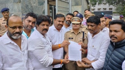 mva protest in front of police commissionerate for action on trustee over girl molestation case