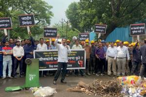 entrepreneurs staged rasta roko protest against pcmc for not picking up waste in bhosari midc