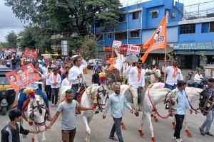 Bullock carts and horses also on the road in protest against potholes in Nashik