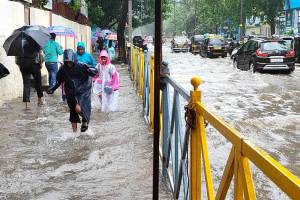 ex corporator demand compensation for jogeshwari residents for suffer heavy loss due to rain