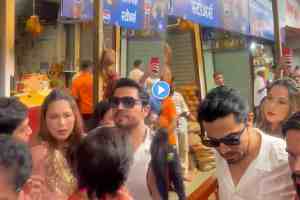 randeep hooda took lalbaughcha raja darshan