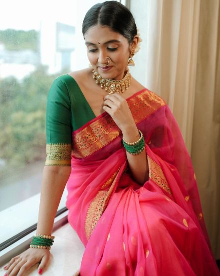 rinku rajguru latest photoshoot in gulabi saree