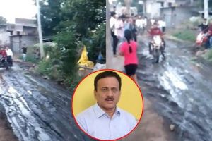 Questions to Girish Mahajan in Jamner taluka due to bad condition of the roads