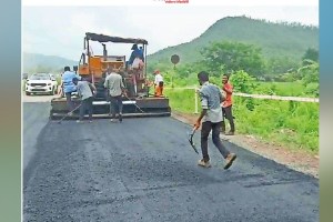 Asphalting of unconcreted roads on Mumbai to Goa highway