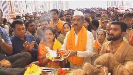 Shinde faction leader Shambhuraj Desai and Thackeray faction leader Ambadas Danve took darshan of Shrimant Dagdusheth Halwai Ganapati