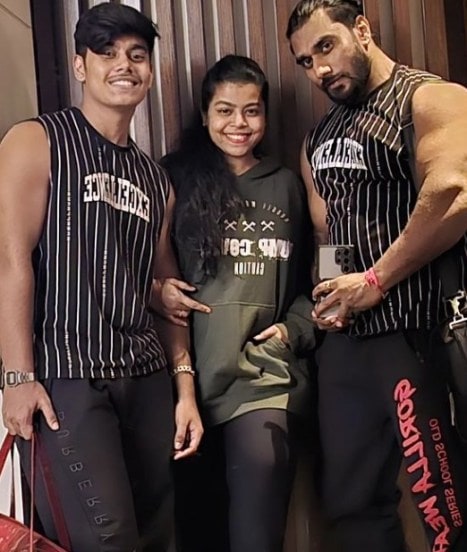 sangram chougule wife snehal and children