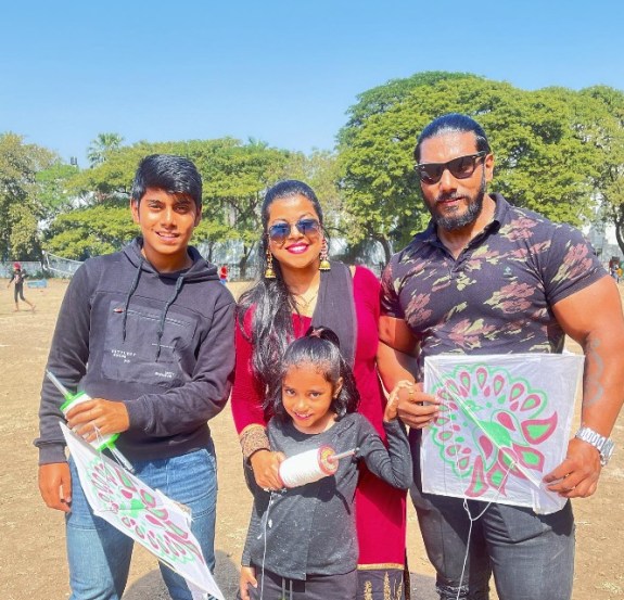 sangram chougule wife snehal and children