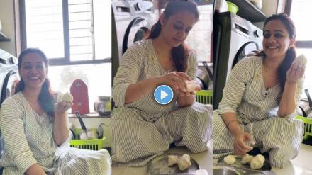 actress spruha joshi made modak on the occasion of ganesh festival video viral on social media