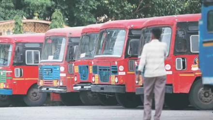 thousand msrtc employees of dharashiv division on strike