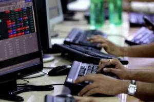 sensex drop 202 points to settle at 82352 nifty end at 81833