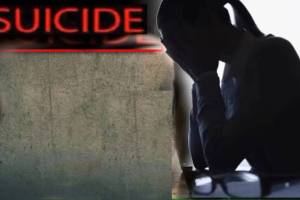 18 year old college girl student commits suicide by hanging self in his hostel room