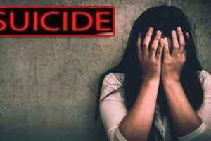 A 17 year old student committed suicide by hanging herself in the hostel in Chandrapur