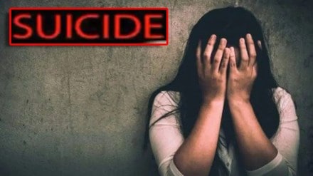 A 17 year old student committed suicide by hanging herself in the hostel in Chandrapur