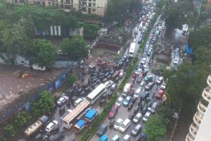 traffic jam at Ghodbunder road , thane