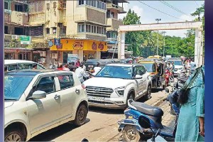 Traffic jam from Swami Vivekananda Chowk to Vaishnavi Hotel in Uran city