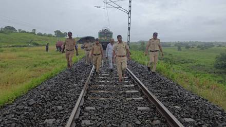 news of goods train falling off on railway track came out on friday to see readiness of system in nandurbar